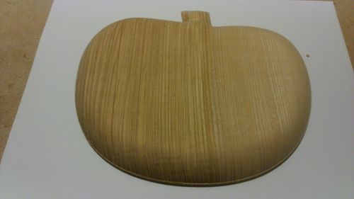 Деревянная тарелка с отделениями (вид снизу)